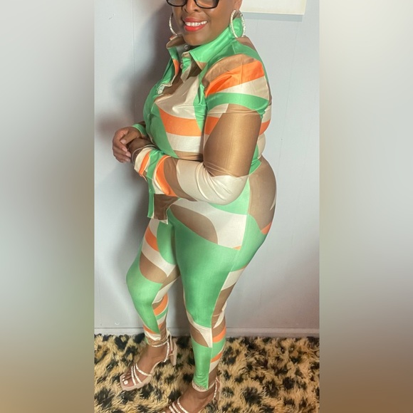 Legging two piece set. Multi Color. Satin/Polyester. - Picture 2 of 2